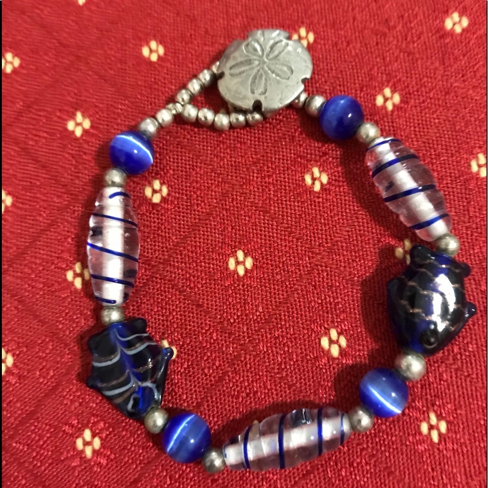 🐟 Blue/Clear Beads with Silver Trim Fish 🐟Bracelet